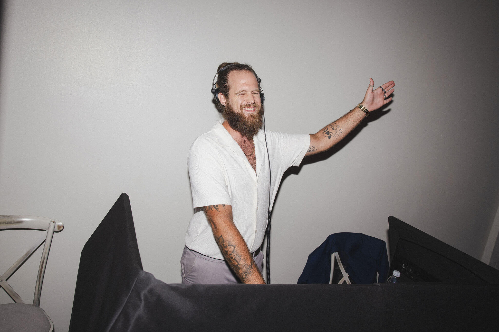 DJ Travis performing live at the decks